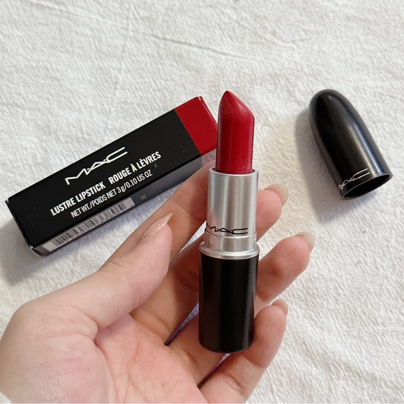 MAC lipstick - 510 Lady Bug - Picture 1 of 2
